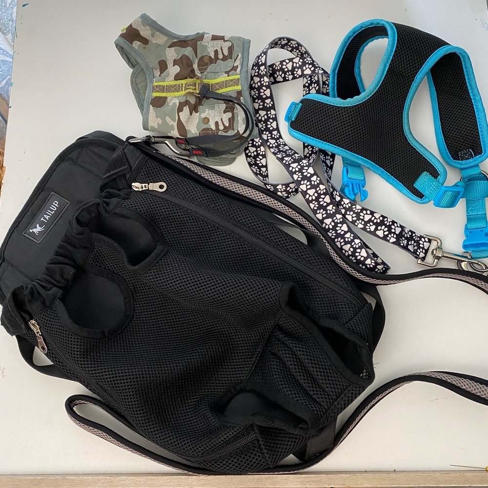 💥💥 XL dog backpack 2 Like new leashes 2 body harness